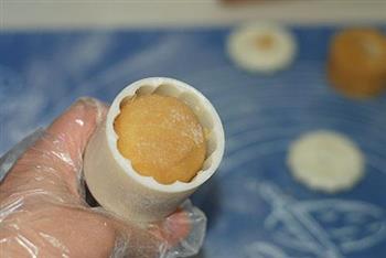莲蓉蛋黄月饼的做法步骤15