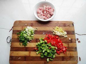 肉末茄子砂锅煲的做法步骤3