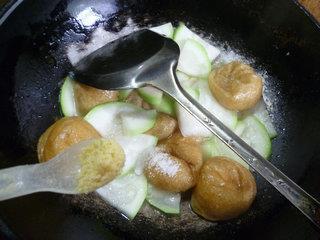 油面筋炒蒲瓜的做法步骤8
