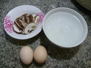 香菇鸡蛋羹的做法步骤1