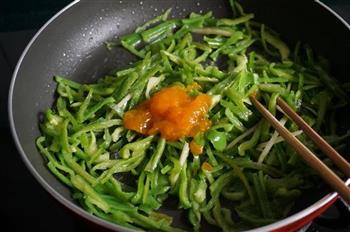 柿子青椒肉丝的做法步骤7