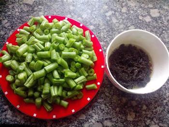 橄榄菜四季豆的做法步骤2