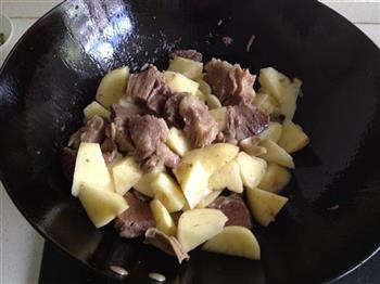 土豆烧牛肉的做法步骤12