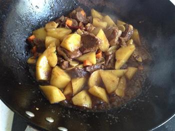 土豆烧牛肉的做法步骤14