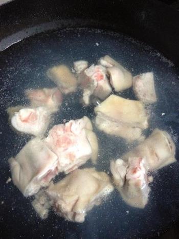 香辣黄豆炖猪蹄的做法步骤2