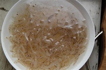 凉拌白花海蜇皮的做法步骤2
