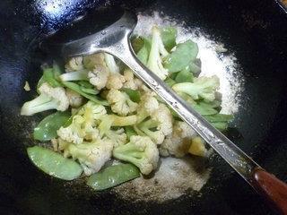 扁豆炒花菜的做法步骤9