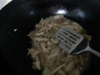 秀珍菇烩豆腐的做法步骤2