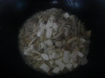 秀珍菇烩豆腐的做法步骤3