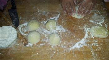 椰蓉核桃红豆甜面包的做法步骤3