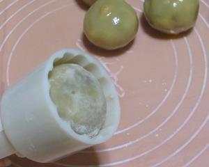 蛋黄莲蓉广式月饼的做法图解10
