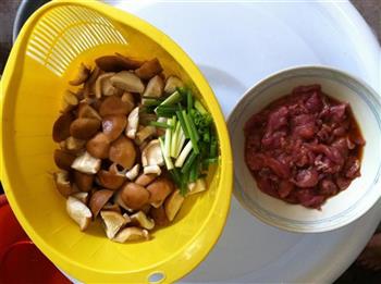 鲜香菇炒肉片的做法步骤3