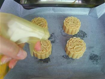 广式金沙奶黄月饼的做法步骤15