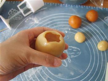 广式金沙奶黄月饼的做法步骤9