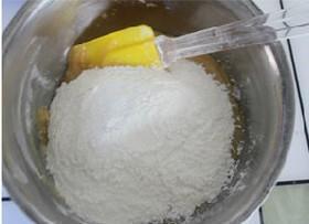 广式莲蓉蛋黄月饼的做法步骤10