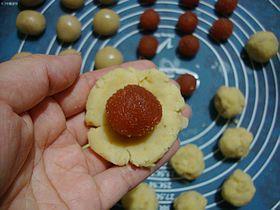 广式草莓豆沙月饼的做法步骤7