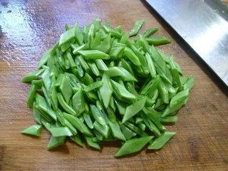 橄榄菜炒油豆角的做法图解2