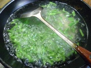 橄榄菜炒油豆角的做法步骤3