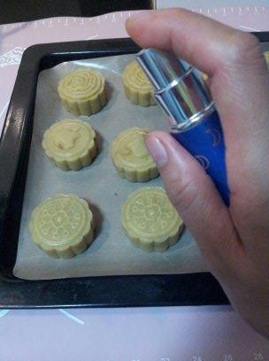 自制豆沙馅月饼的做法步骤9