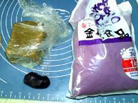 紫心莲蓉月饼的做法步骤2