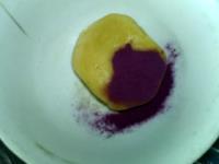紫心莲蓉月饼的做法图解4