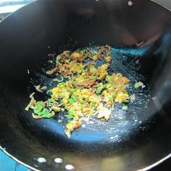 蛋黄米虾炒饭的做法步骤4