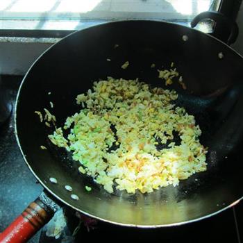 蛋黄米虾炒饭的做法步骤6