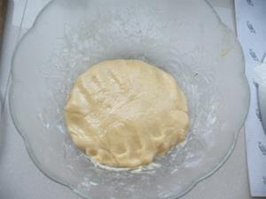 蛋黄豆沙月饼的做法步骤4