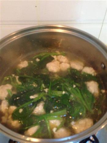 菠菜丸子汤的做法步骤10
