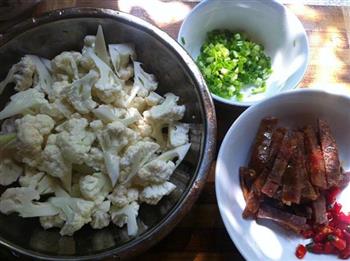 花菜砂锅煲的做法步骤1