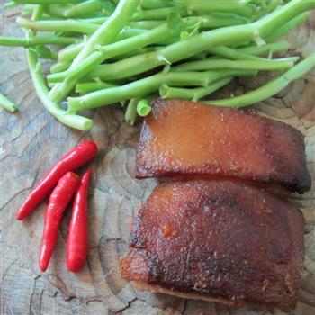 菜梗子炒东坡肉的做法步骤1