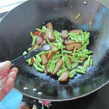 菜梗子炒东坡肉的做法步骤7