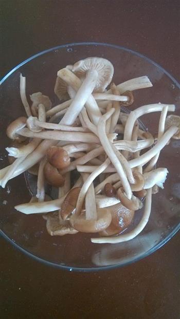 茶树菇排骨汤的做法图解2
