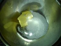 炭烧莲蓉蛋黄月饼的做法步骤2