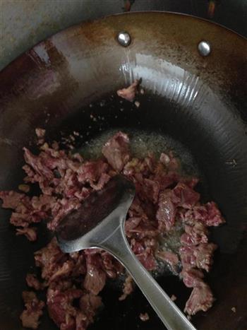 芹菜炒黄牛肉的做法步骤3