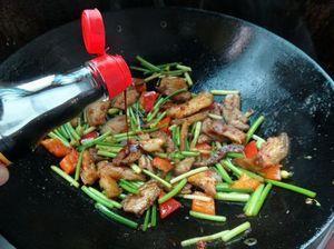野韭菜苔回锅肉的做法图解8