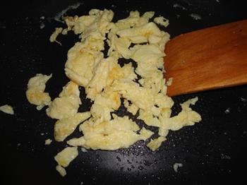腊肠鸡蛋炒猪肠粉的做法步骤6