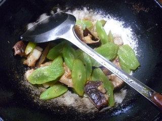香菇莴笋炒肉片的做法步骤12