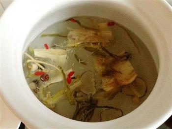 霸王花海底椰莲子汤的做法步骤2