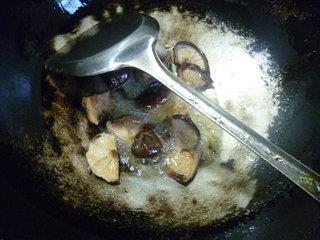 香菇炒西兰花的做法步骤6
