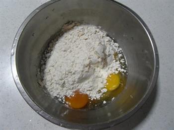 黑芝麻虾皮鸡蛋饼的做法步骤2