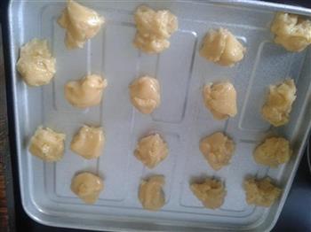 广式白莲蓉蛋黄月饼的做法步骤3