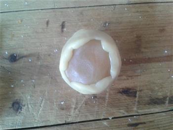 广式白莲蓉蛋黄月饼的做法步骤5