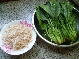 虾皮炒菠菜的做法步骤1