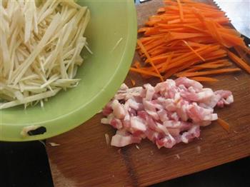 茭白胡萝卜炒肉丝的做法步骤1