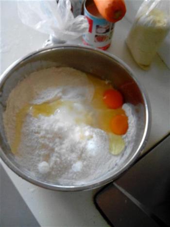 胡萝卜蛋奶双色馒头的做法步骤2
