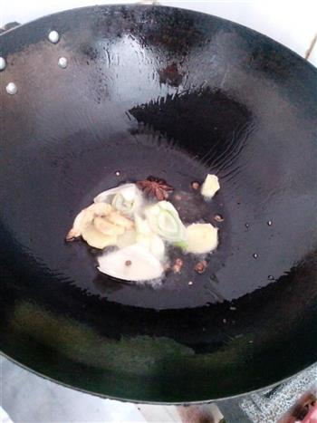 白萝卜海带排骨汤的做法图解2