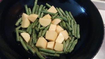 豆角土豆炖肉的做法步骤6