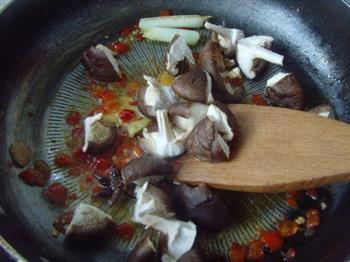 香菇毛豆油面筋的做法步骤4