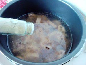 百合莲藕骨头汤的做法步骤7